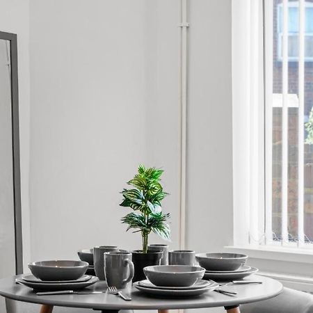 Modern Equipped 4 Bedroom House In Central Stoke-Free Parking 외부 사진