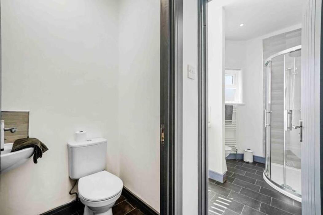 Modern Equipped 4 Bedroom House In Central Stoke-Free Parking 외부 사진
