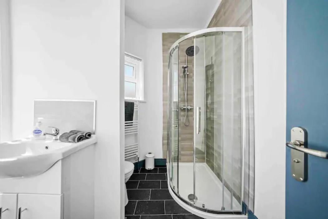 Modern Equipped 4 Bedroom House In Central Stoke-Free Parking 외부 사진