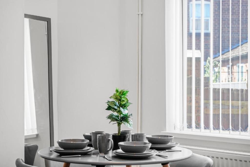 Modern Equipped 4 Bedroom House In Central Stoke-Free Parking 외부 사진