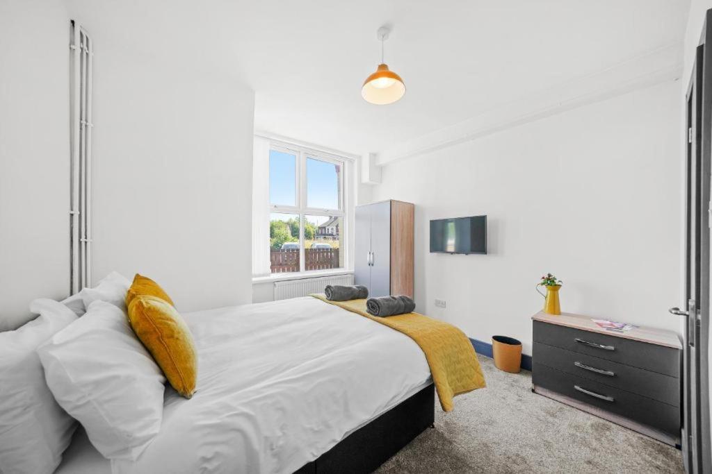 Modern Equipped 4 Bedroom House In Central Stoke-Free Parking 외부 사진